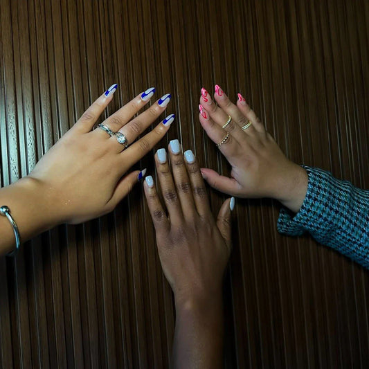 Hoe Lang Blijven Press-On Nails Zitten? Tips om ze Langer te Laten Houden
